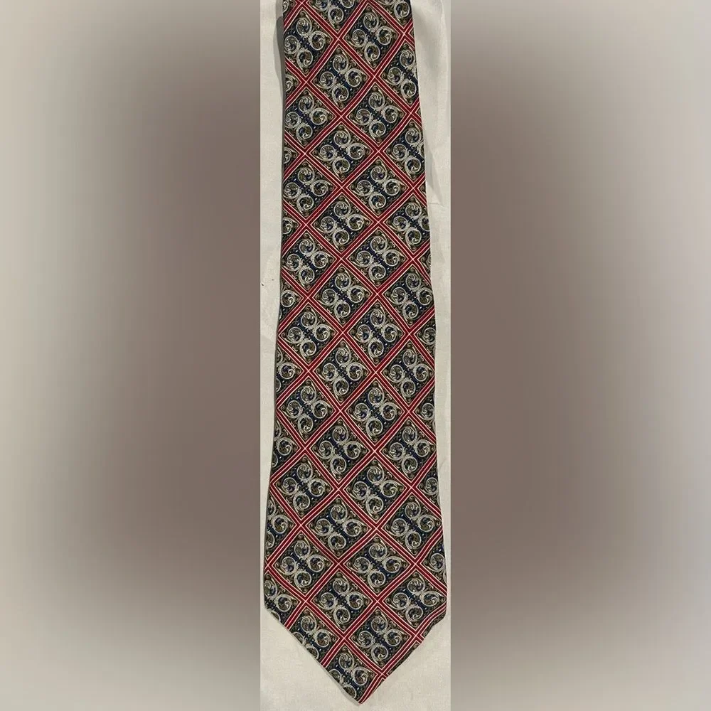 Silk necktie